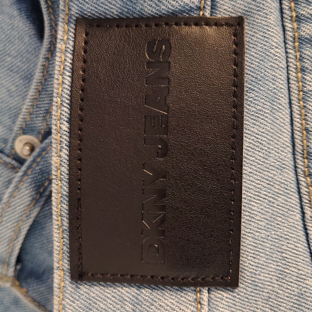 DKNY High-Rise Classic Straight-Leg Raw-Hem Jeans. Size 14/32 - Picture 5 of 11